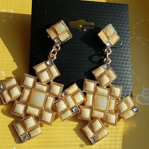 Unique Modcloth gold dangle earrings